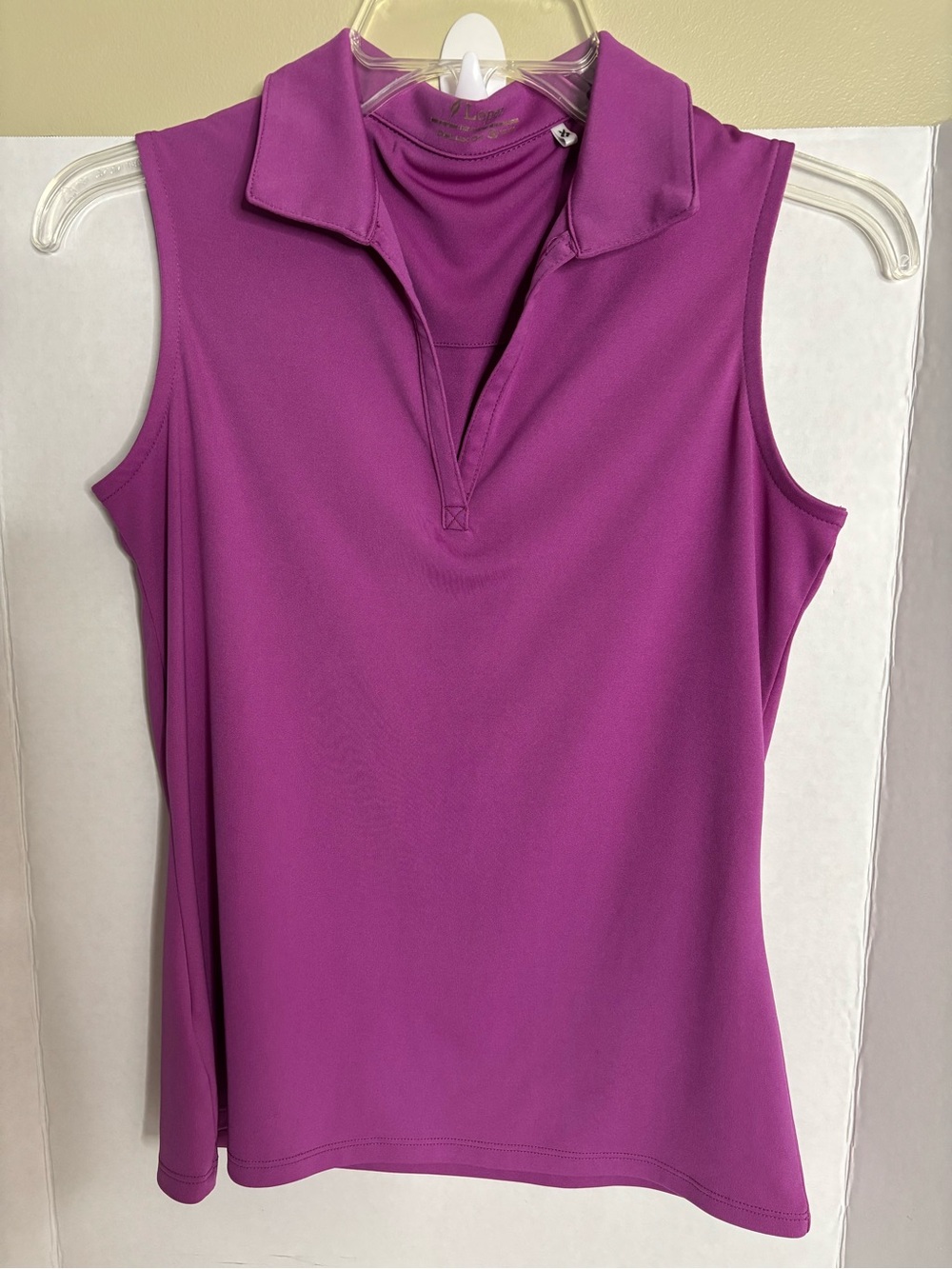 Lopez Women’s Sleeveless Polo Tank Top in Bright Magenta